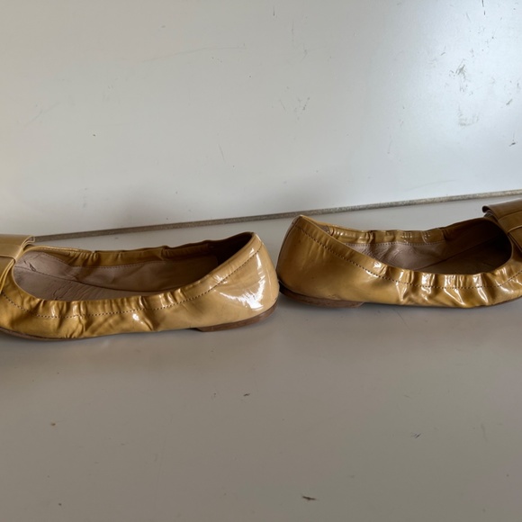 Prada Women's Beige Patent Leather Bow Flats Size 37.5 w/ COA - Picture 13 of 13